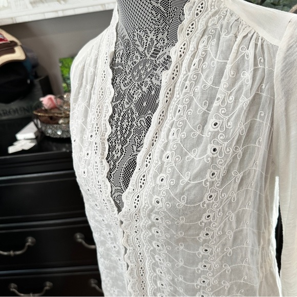 Anthropologie TINY White Eyelet Lace Embroidered Long Sleeve Cardigan Size S - Picture 4 of 16